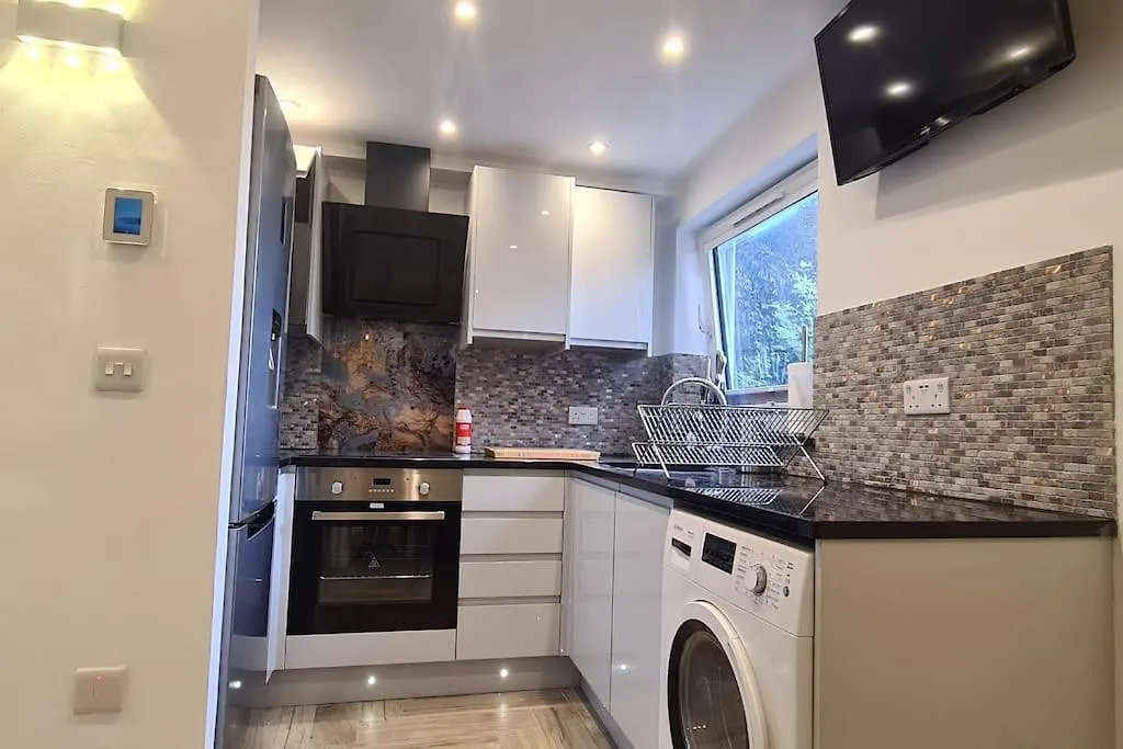 The One- Luton 1 Bed, Free Parking Apartment